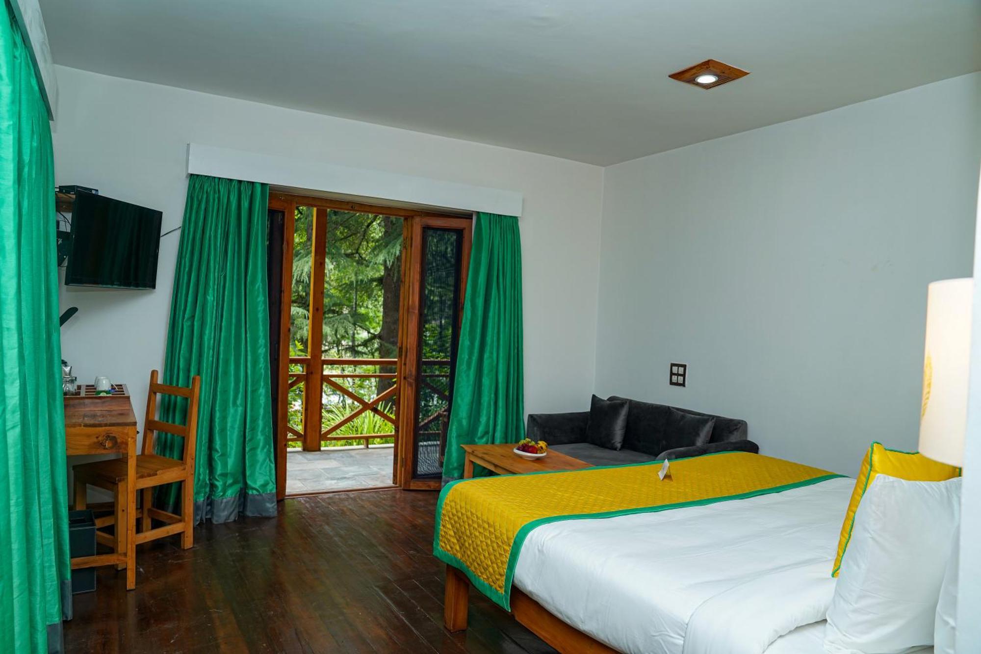 Отель Zone Connect By The Park, Manali Экстерьер фото