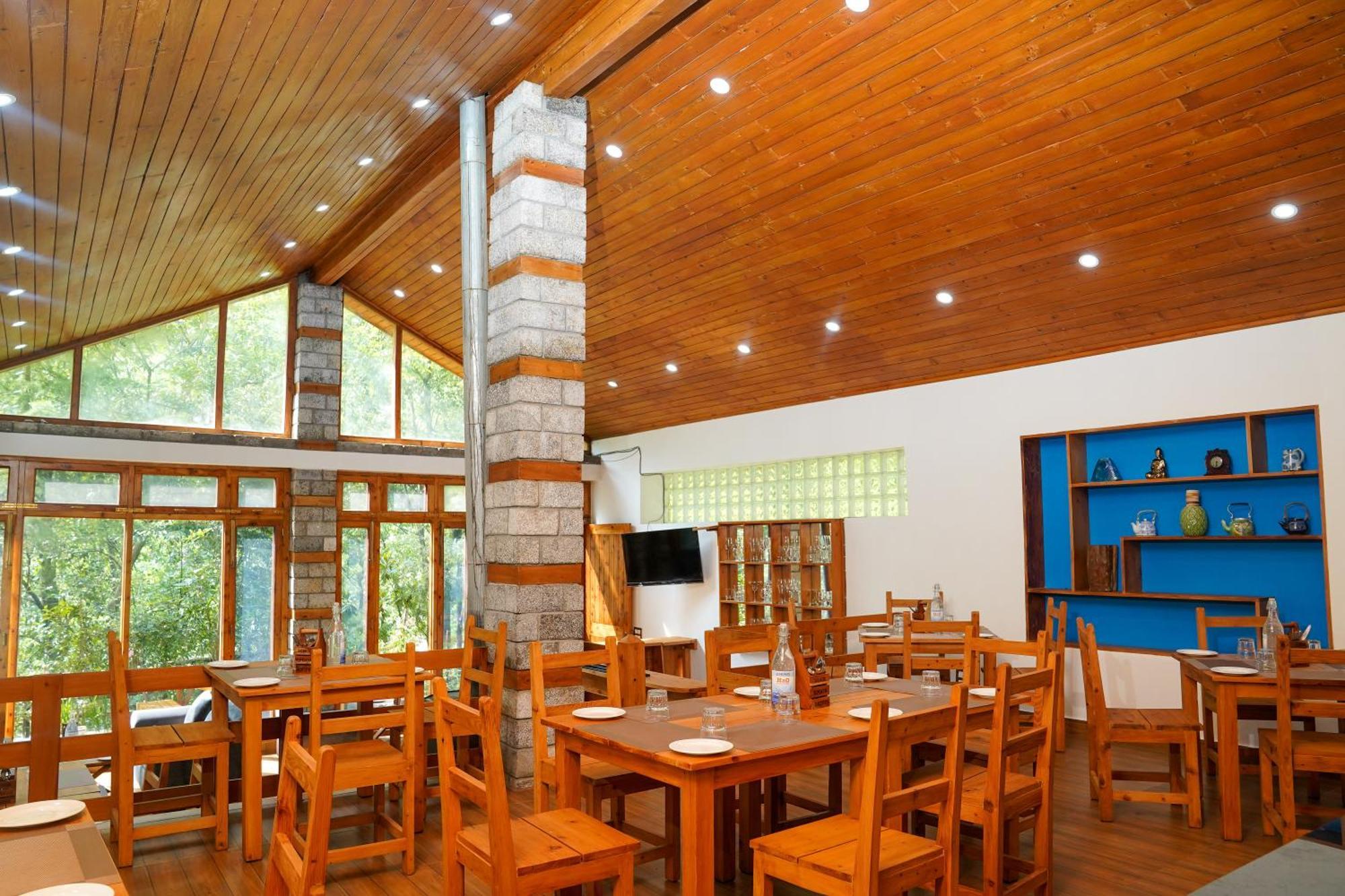 Отель Zone Connect By The Park, Manali Экстерьер фото